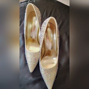 ✨Gold Glitter Studded Heels – Size 8 ✨